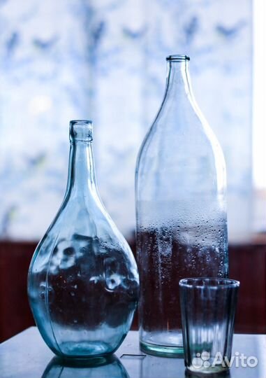 Старинные бутыли для вина