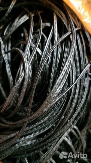 Тесьма из кожзама, нити