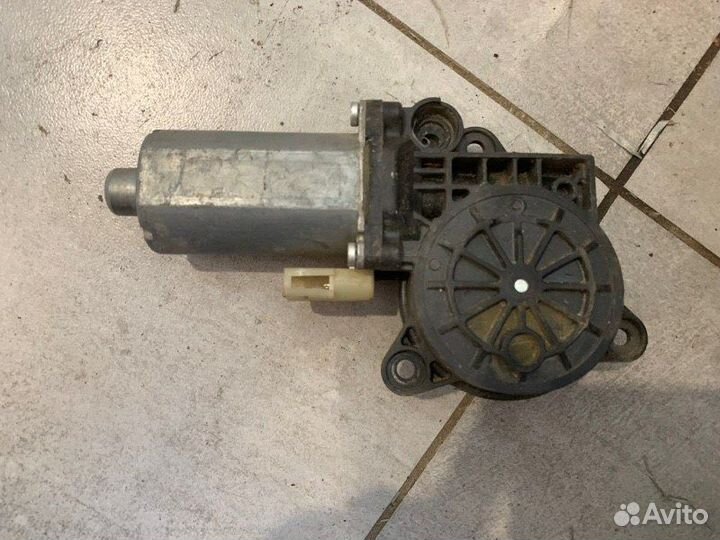 Моторчик стеклоподъемника Ford Fusion