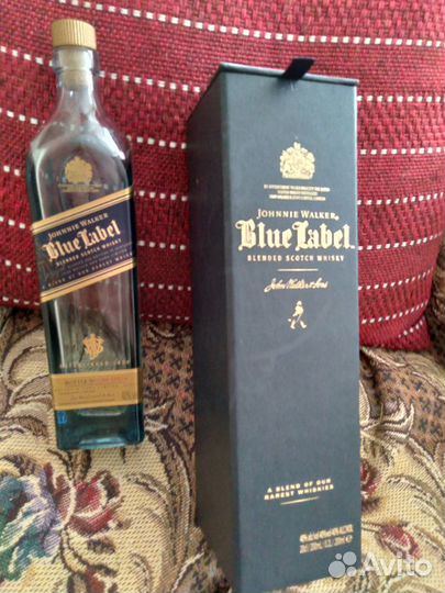 Бутылка и коробка из под виски