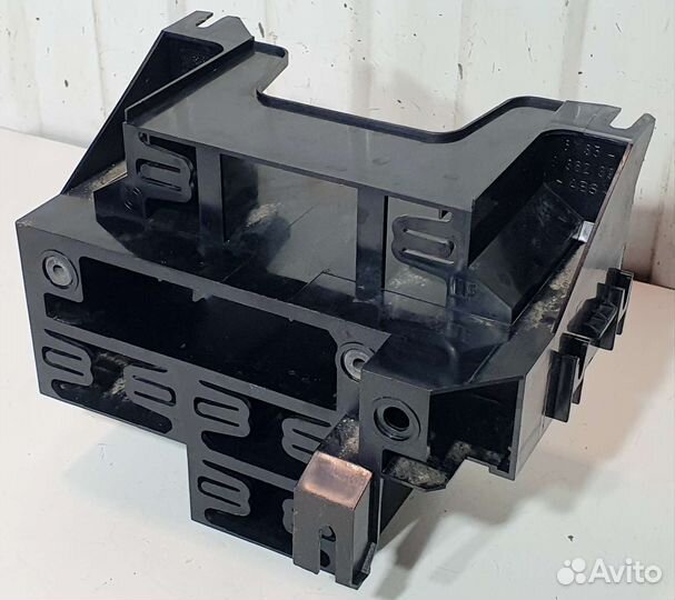 Кронштейн блока предохранителей BMW E36