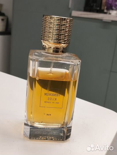 Ex nihilo Venenum kiss