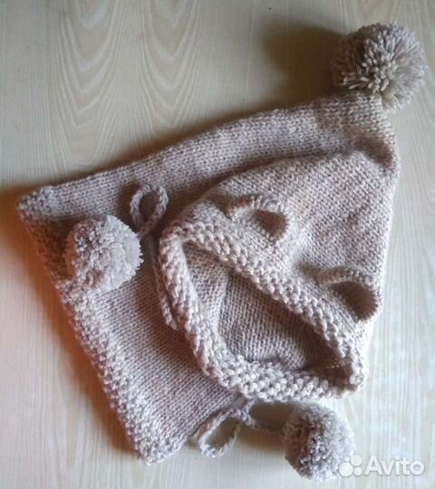 Капор с ушками и помпошками