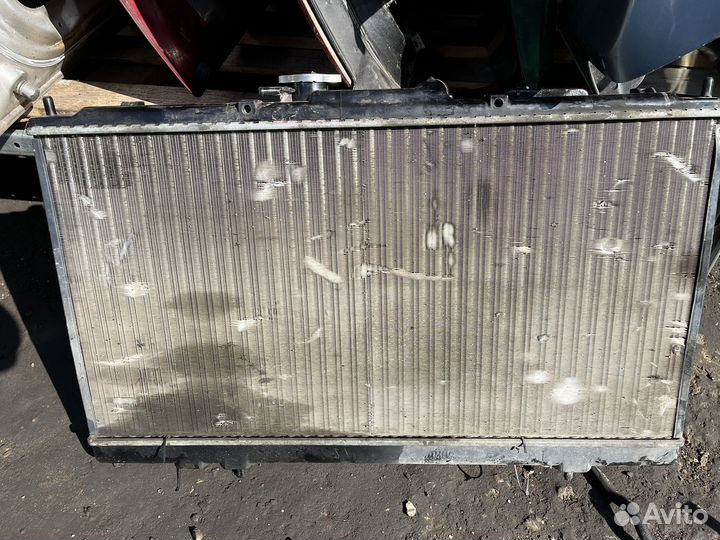 Радиатор охлаждения Mitsubishi Eterna e72a АКПП