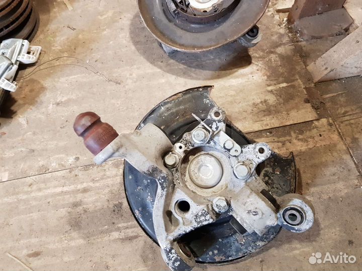 Кулак задний Volvo s80