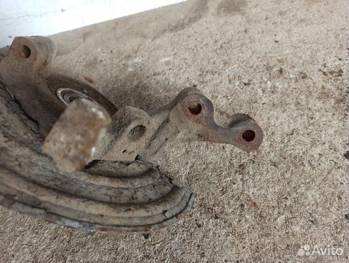 Кулак поворотный передний правый Renault Symbol