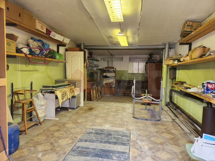 Гараж, > 30 м²