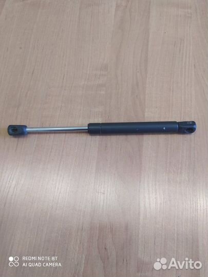 Амортизатор крышки багажника Volkswagen Passat B5