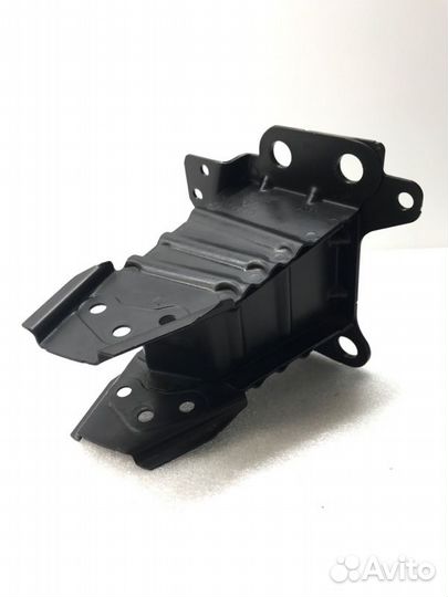 Кронштейн усилителя бампера передний левый Audi A3