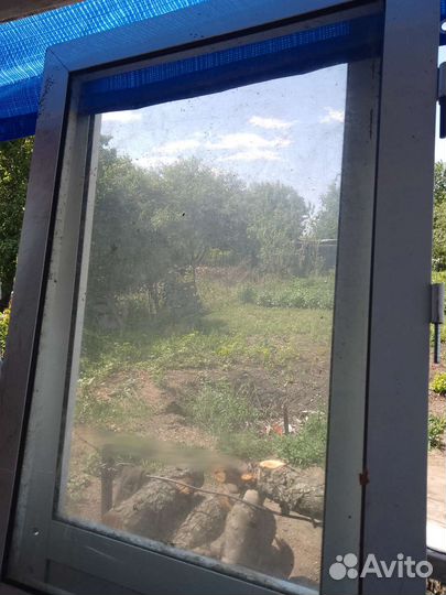 Дверь пластиковая со стеклом