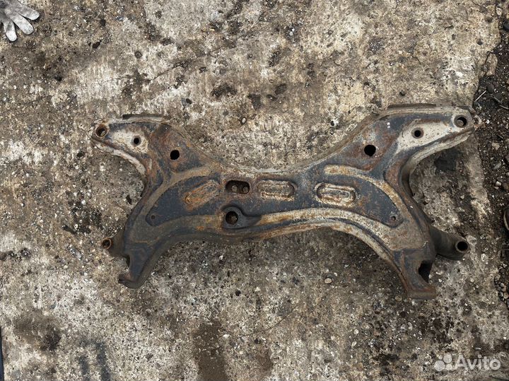 Подрамник балка Toyota Rav4 XA20 2000-2006