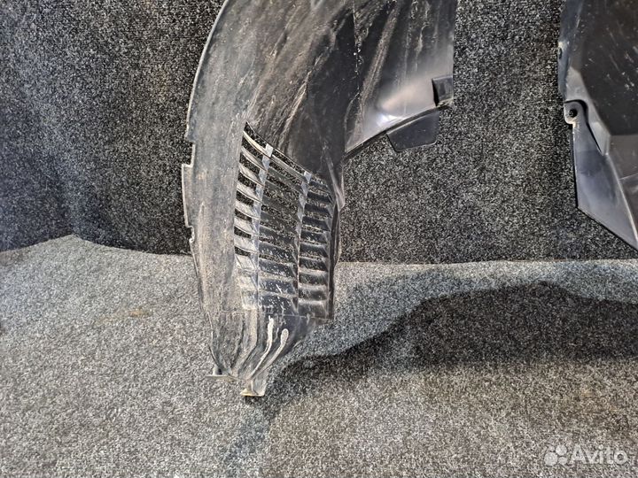 Подкрылок передний левый Renault Duster АКПП
