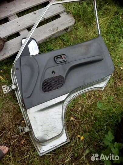 Двери на tayota Lite айс, многое другое