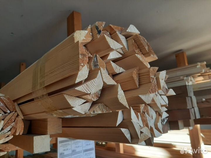 Уголок деревянный
