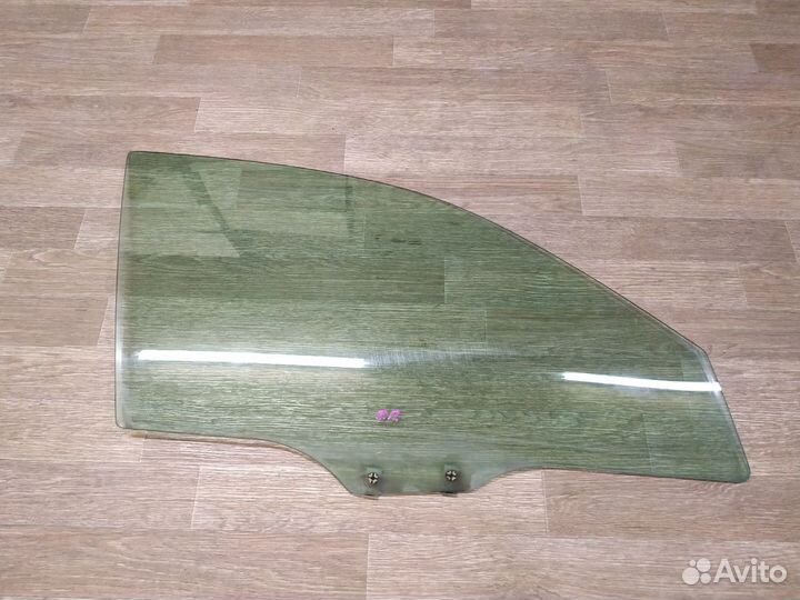 Стекло двери передней правой Mazda Capella GF