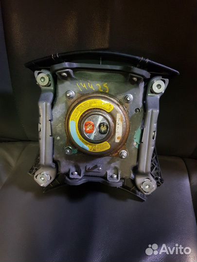 Подушка безопасности водителя в руль Toyota Hilux