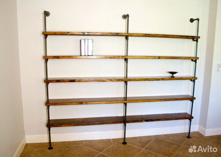 Полки настенные из дерева и труб