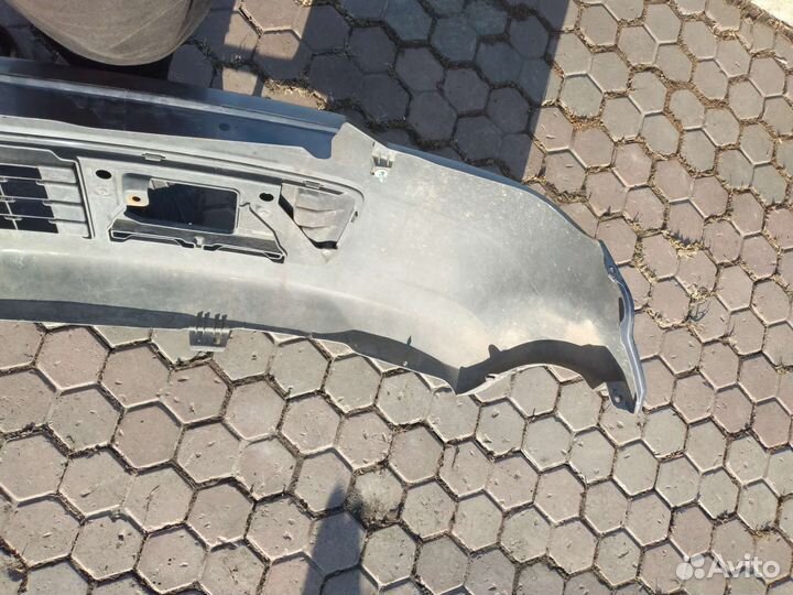 Бампер Ниссан