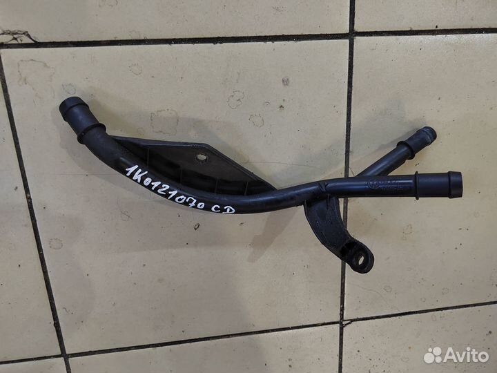 Патрубок системы охлаждения VAG 1,4TSI 1K0121070CD