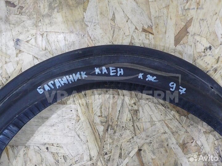 Уплотнитель проема багажника Porsche Cayenne