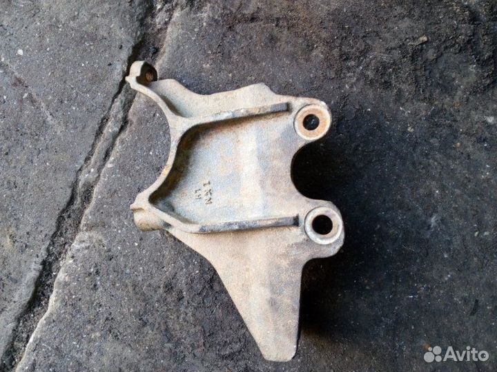 Кронштейн кабины Hyundai Hd120 Abs Egr Asr