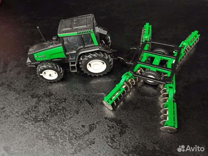 Железная модель трактора