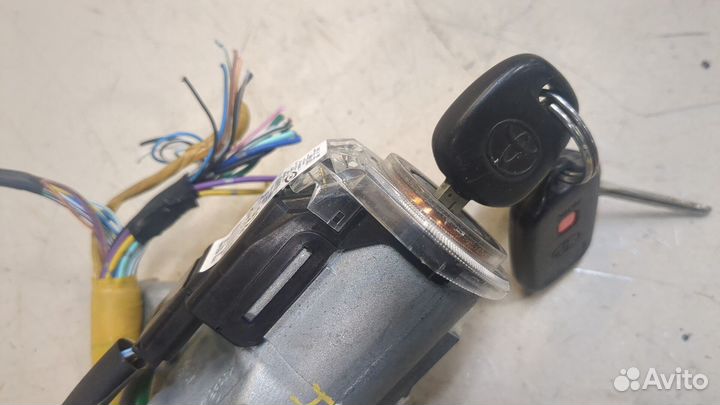 Замок зажигания Toyota Highlander 1, 2006