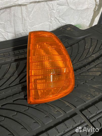 Поворотник mercedes w123