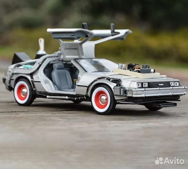 Назад в будущее 1,2,3 модель де-лореан