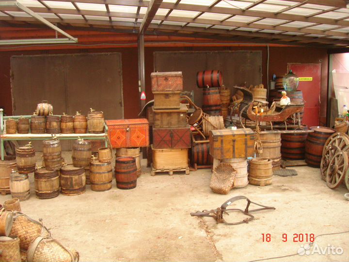 Бочка дубовая винная старинная деревянная с краном