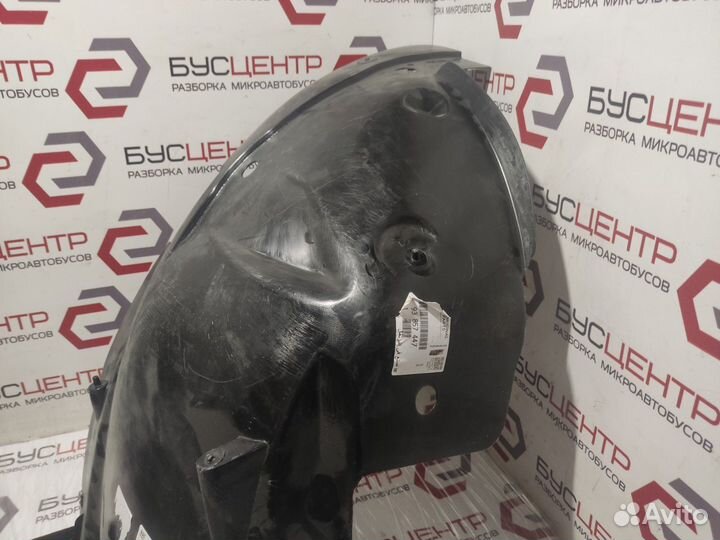 Подкрылок передний правый перед часть Трафик