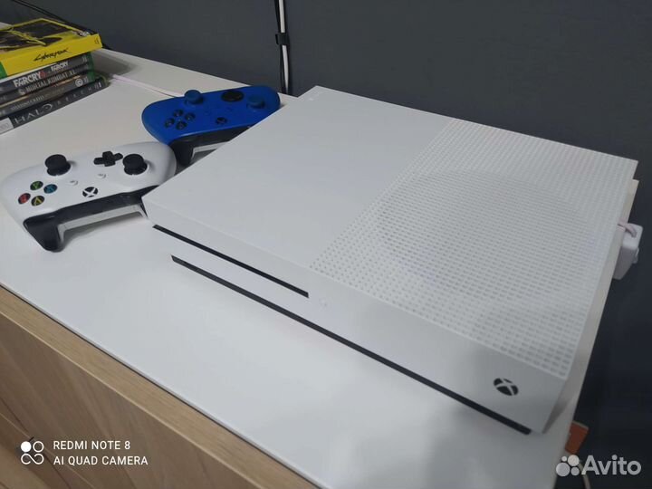 Приставка Xbox One s 1тб