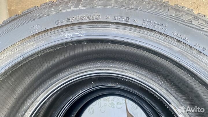 Bridgestone Blizzak VRX 245/45 R19 98S