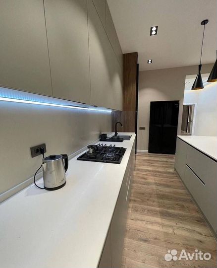 Кухня с островом для студии в рассрочку