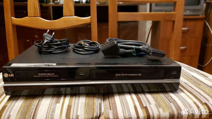 Видеомагнитофон LG DVR799