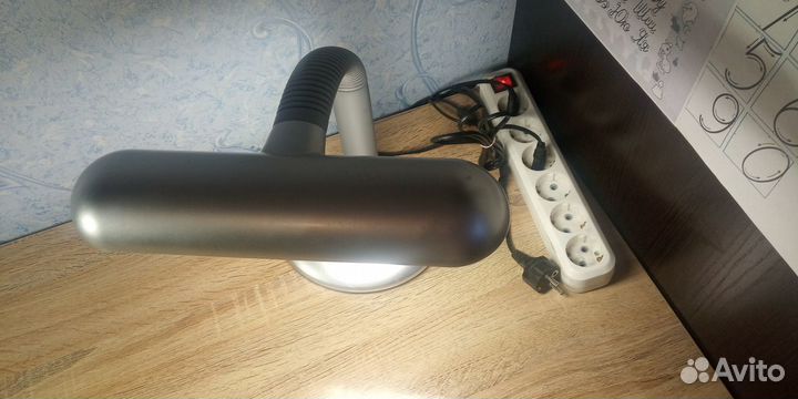 Настольная лампа