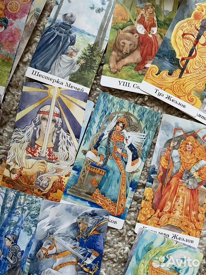 Карты таро и оракул все вместе