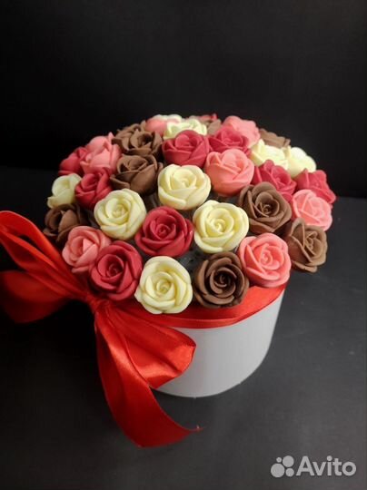 Шоколадные Розы - 37 шт в Шляпной Коробке