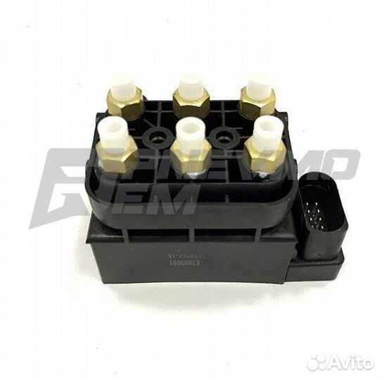 Блок клапанов пневмоподвески Volkswagen Touareg