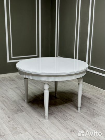 Стол и стулья в гостиную.Оплата при получении