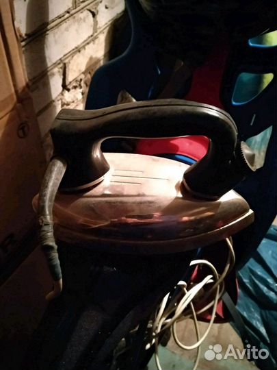 Утюг с подставкой