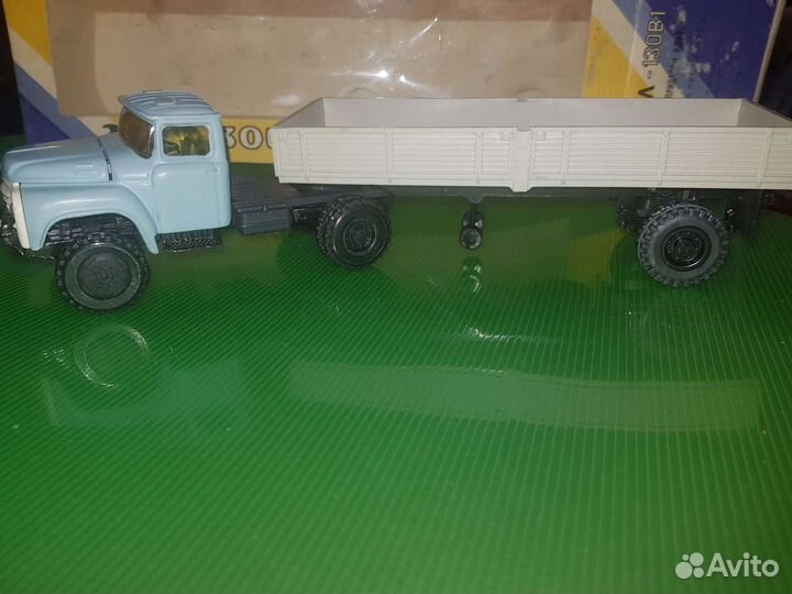 Модель грузовика ЗИЛ 130В1 с полуприцепом одаз-885