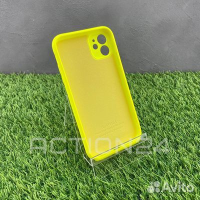 Чехол на iPhone 11 Silicone Case (ярко-желтый)