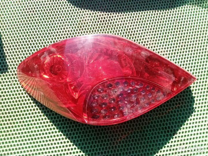 Фонарь задний левый Peugeot 207