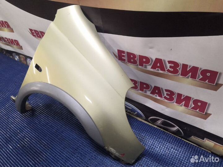 Крыло переднее правое Toyota Funcargo