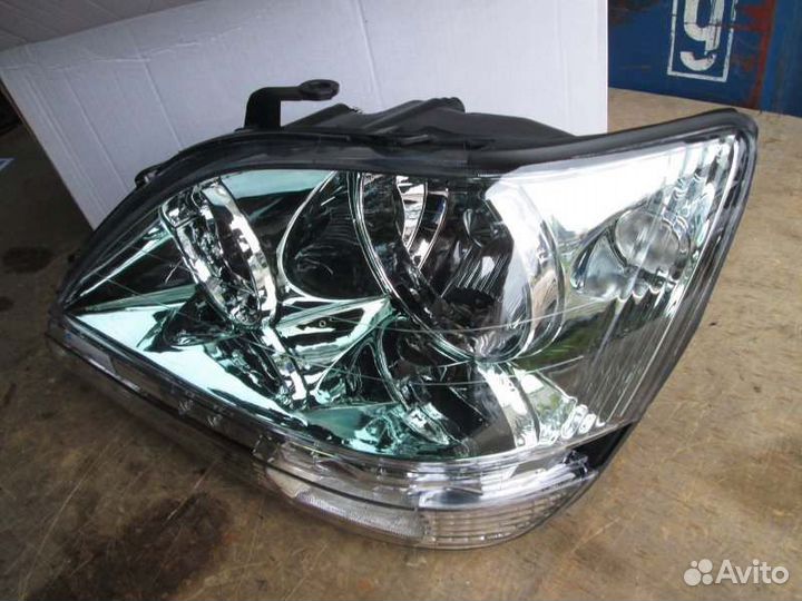 Фара левая Toyota Harrier ACU15