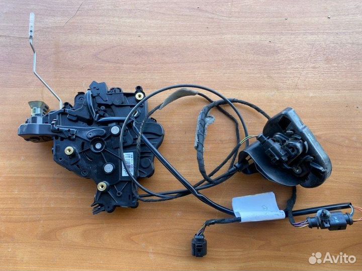 Замок сдвижной двери правый Wv Transporter T5 cfca