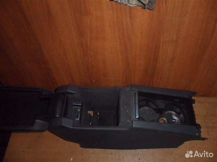 Подлокотник центральный Volvo S60 FS42 B4164T