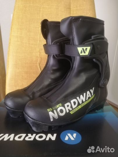 Лыжные ботинки коньковые р.36 NNN