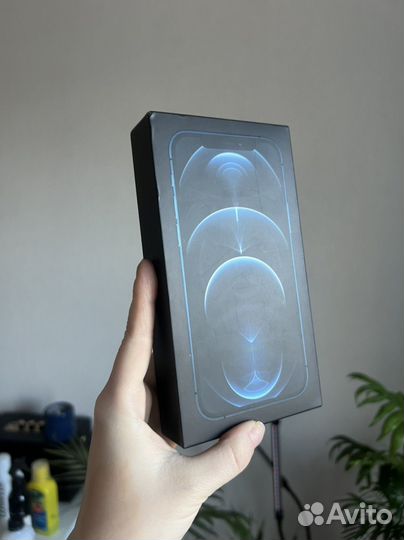 Коробка от iPhone 12 pro